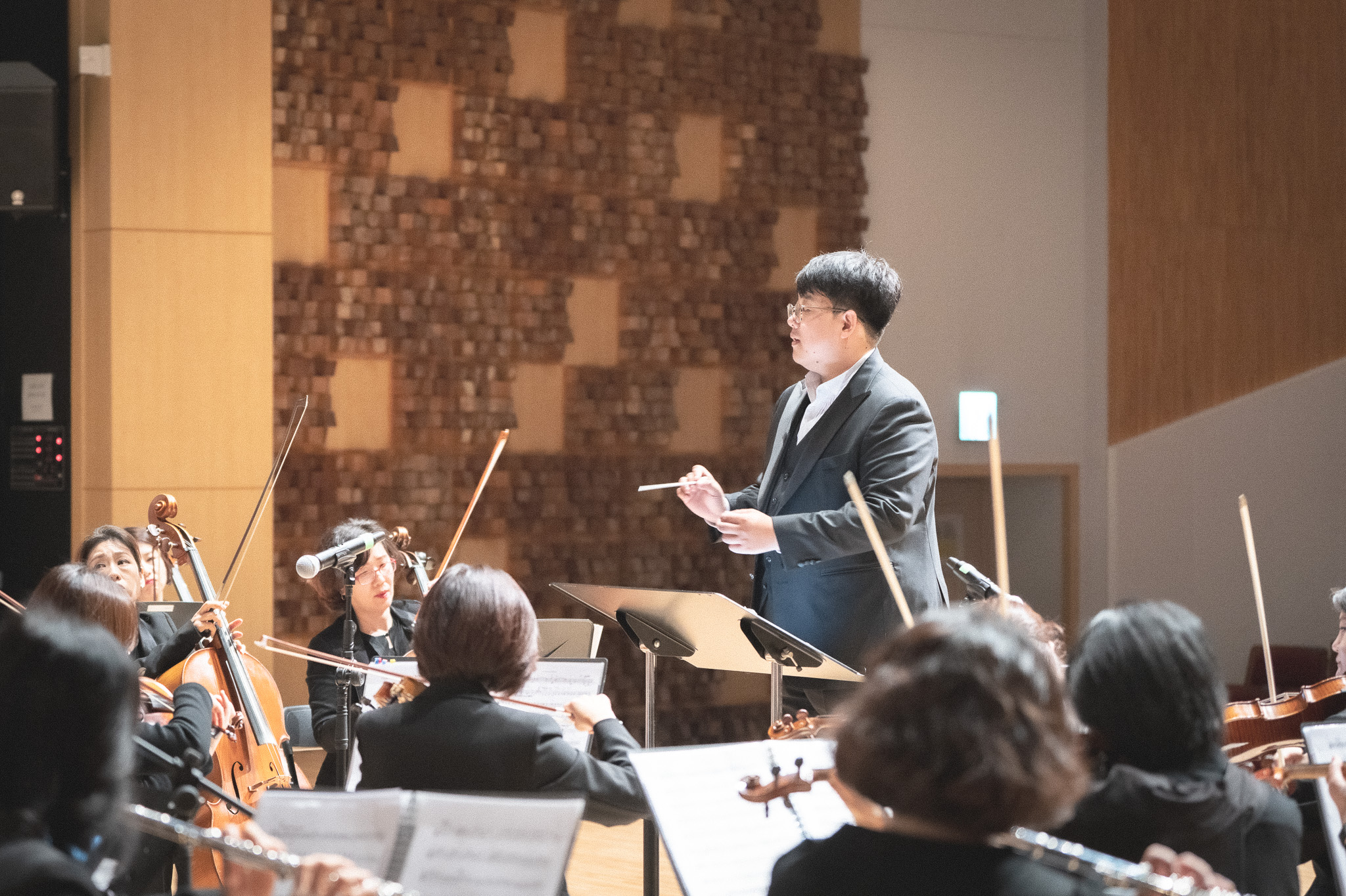 지휘자와의 인터뷰 - 음악으로 연결된 따뜻한 커뮤니티의 꿈